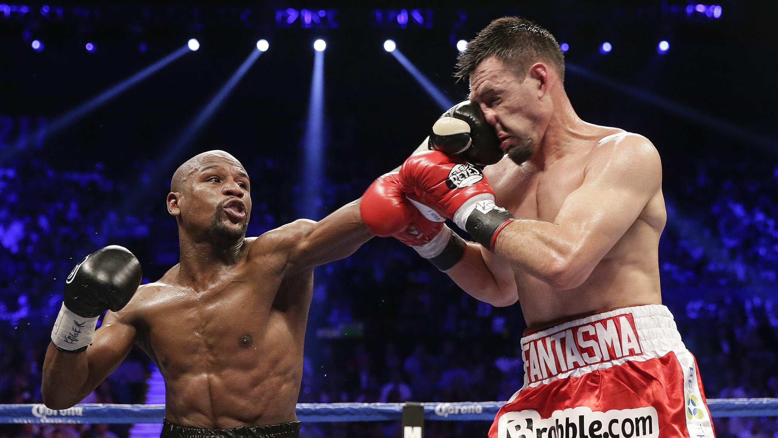 伯恩利中场组织力强，克拉文公园再现辉煌，克恩里伯斯